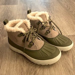 Just like new. Great for snow and cold weather.